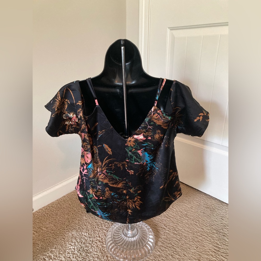 Wilfred Cold Shoulder Short Sleeve 100% Silk Crop Top. Size Small. - Picture 12 of 14